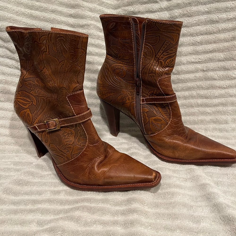 Worthington tooled leather ankle boots sz11